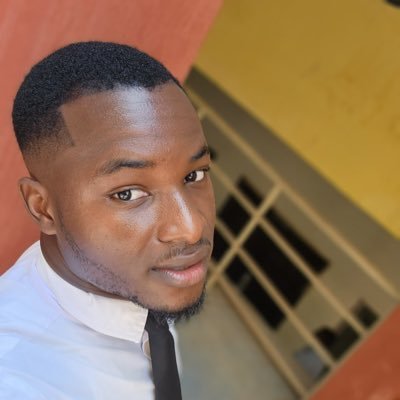 Yekzmilano's profile picture. Be yourself ❤️