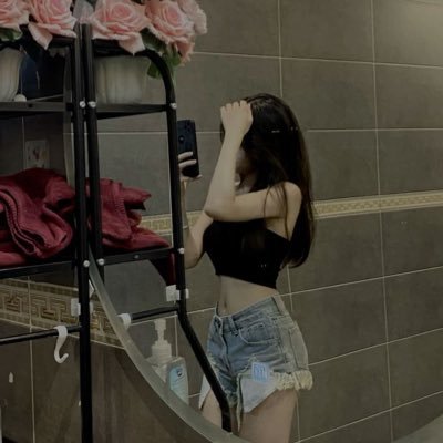 linhhuong_'s profile picture. DOPAMIN follow me