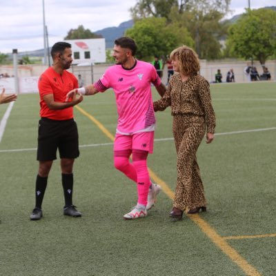 Entrenador de fútbol nivel 3 y graduado en CAFD, entrenador personal y jugador de fútbol en mis ratos libres. @jotaefekeep como proyecto personal.