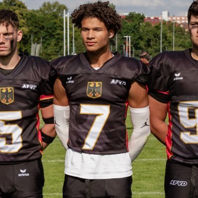 DB// 6’3// 200lbs// c/o early 2025// NCAA ID# 2203475641 // HC: @JoshAlaeze // Nürnberg Rams🇩🇪 // Nationalteam🇩🇪 // #AVOSP