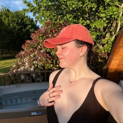 emilyb_00's profile picture. insta: embrucex
