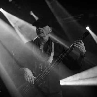 mariosecond's profile picture. ..musicista per passione, bassaro per diletto, poeta mancato (!) casinista affermato.