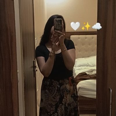 shivaniii_03's profile picture. amour propre🪄