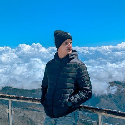 lacapuzzi's profile picture. 🧰 Engineer who runs