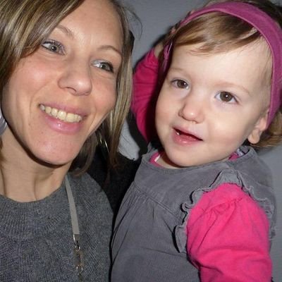Je suis une femme courageuse et battante qui est a la recherche d'un homme qui aimerait suivre mes ambitions caractères défauts etcc