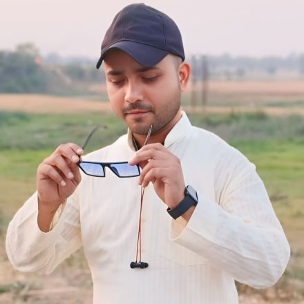 gaurikhan1997's profile picture. Dear past thank you for all of the life lessons dear future i'm ready now!