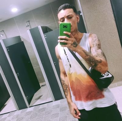 iuryHzo's profile picture. perfil novo👻 link do Youtube atualizado,
da uma força no álbum. 🥰