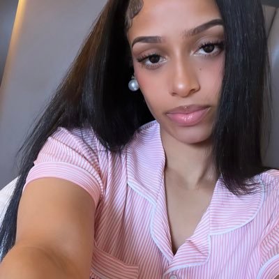 skyadoree's profile picture. who my competition cus it’s not yall