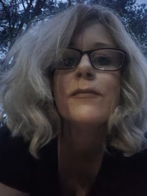 Julieluvsitall's profile picture. Late night fun....