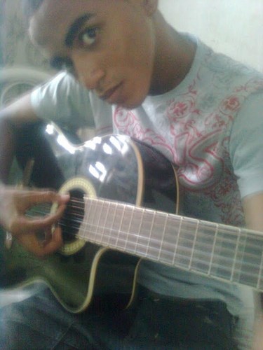 chocolatra, rock´n´roll, karate, nataçao, goleiro de futebol, teatro e Guitarrista......
em fim... sou apenas um caminhante a proucura de mim mesmo