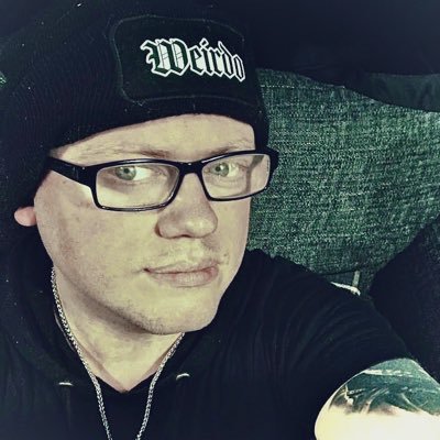 emo/Goth/Alternative/geek  so I’m jimmy basically I love Tattoos Horror video games and would love to make more friends ^_^