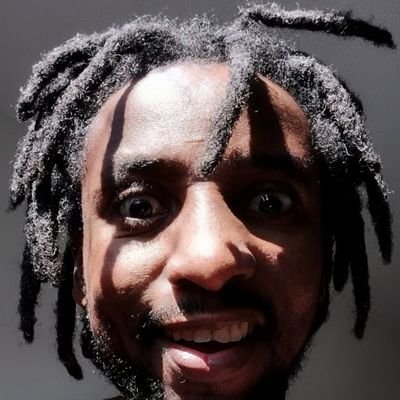 Fils de Phi Toussaint, descendant de Bréda et originaire d'Afrique.