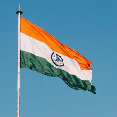 एक आंसू भी हुकूमत के लिए खतरा है,
तुमने देखा नहीं आंखों का समंदर होना।
मेरा कातिल ही मेरा मुंसिफ है,
क्या मेरे हक में फैसला देगा