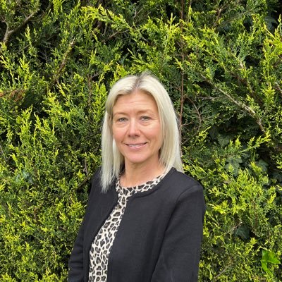 KS2 teacher, Head of Curriculum, lover of all things creative and positivity. High standards are a game changer
