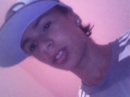 Que vontade de te abraçar, te morder, te beijar, deitar ao seu lado, sentir seu carinho, ouvir sua voz, eu queria te sentir aqui agora.
lissasouzaa(L