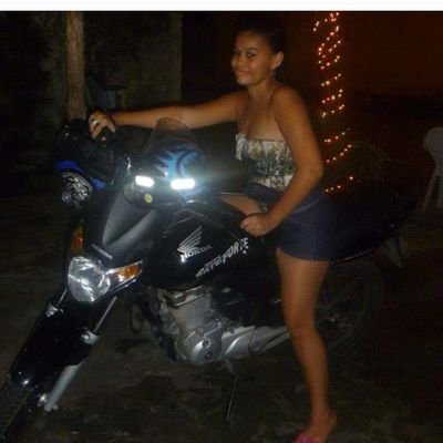 Lvia1549860's profile picture. 