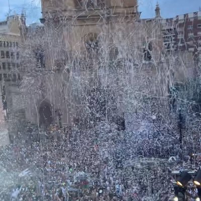 Docencia 👨🏫 , Economía 📈, Finanzas 💶, Atletismo Popular 🏃🏻♂️ Playa 🏖️ y disfrute 🍺 . Frikazo de ⚽️ y Abonado del CD CASTELLÓN 🖤🤍