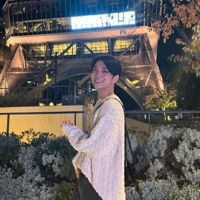 chillin-carat ✨
americano pahit. yang manis itu senyumnya jo.
jo-nya bisa johnny, bisa joshua