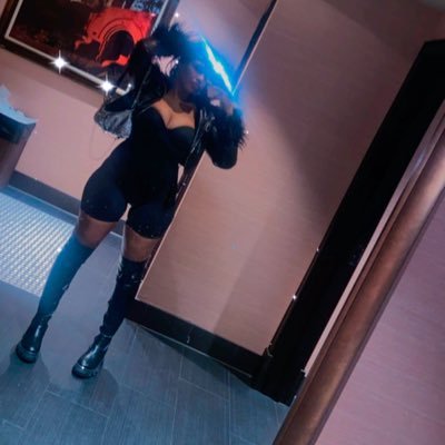 dessdiary's profile picture. 