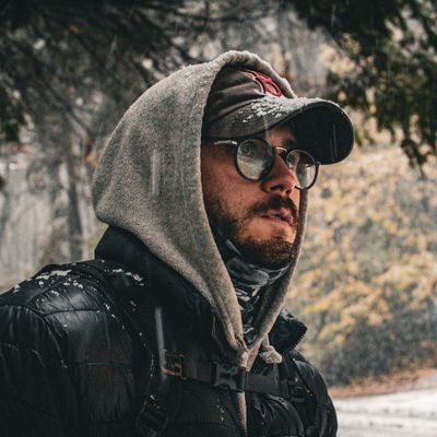 escribo, edito e intento sacar fotos
Editor asociado de @escenariom
Fundador y director de @polialwhisky
Cuenta personal, opiniones propias. RT/❤️ ≠ apoyo