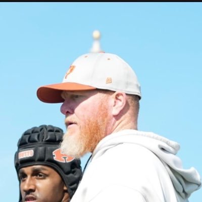 Christian, married to @Edecompton, father to Tristan, Levi, Myke and Donovan. Head Football Coach and Boys Campus Coordinator for the Hutto Hippos. #F4