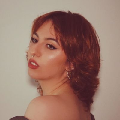 Compongo todo lo que sale de mi cora🕸 →Spotify:https://t.co/k1YopswaeQ
