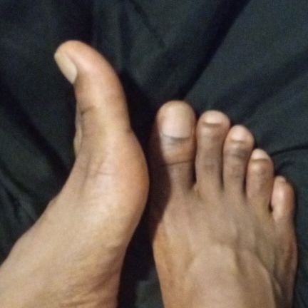 I'm a foot model! I post feet pics for feet lovers! DM me for personal pics to forfill your fetish! with nudity 🤗🤫😁 onlyfans:Godlyfeet