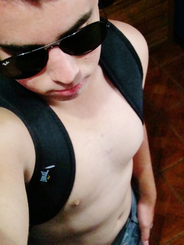 Perfeição pra mim só Deus ... Sou um menino meigo,carinhoso,drámatico,conselheiro,amigo,companheiro,romantico,engraçado,rock,bebida etc