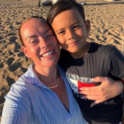 Fashion Designer /Mom to a wonderful boy/ Crypto expert helping people achieve daily success in the comfort of their home through lucrative investment