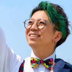 元気と笑顔の変形ギター好きメルヘン野郎│IT企業ハナシパナシ代表取締役CEO│ヲトギの村村長│作曲家│旧型ボカロP│魔王魂バンドMiLiARDOのギター│XのHIDE好き│趣味→釣り・筋トレ│所持ギター:Flipper ・PRScustom24・AXEⅢ│クリエイターチーム #こんとどぅふぇ
