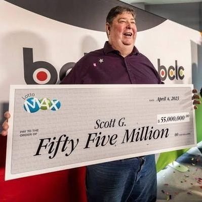 Scott the Winner of the largest powerball jackpot lottery... $55million giving back to the society by paying credit cards debt,together we do good things 🙏🏻Dm