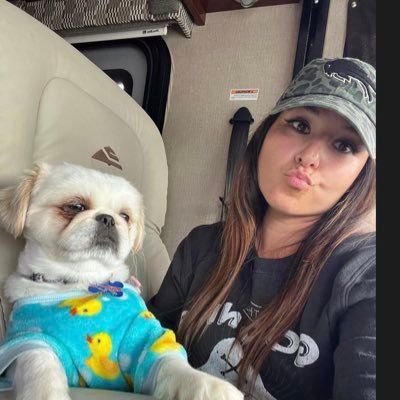 Charlot00158093's profile picture. 