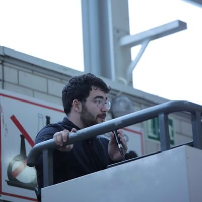 LlucGrandiaM's profile picture. Estudio Periodisme (UPF). 
Poso en pràctica la teoria a l'@esportipunt (@RadioStFruitos i @onabages) i a @diariRegio7.