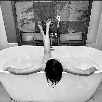 guingerbread's profile picture. Mind and body full of stars ✨