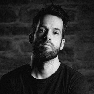 ▪ Auteur-compositeur-interprète
▪ Nouvel extrait ENTRE DEUX CHAISES disponible partout!