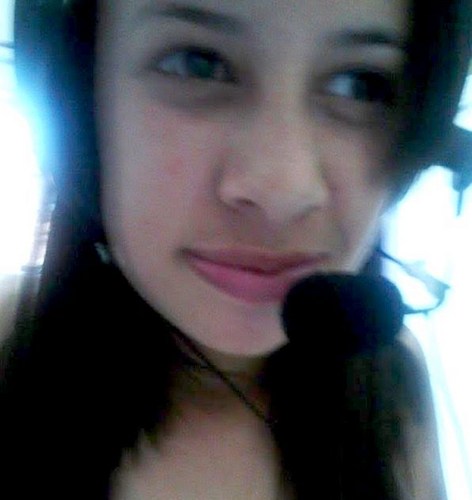 A menina que cresceu rápido demais, de um jeito que ninguém percebeu. a menina que dá mais valor aos amigos do que a ela mesma. ♥
 Leandra Sales ~