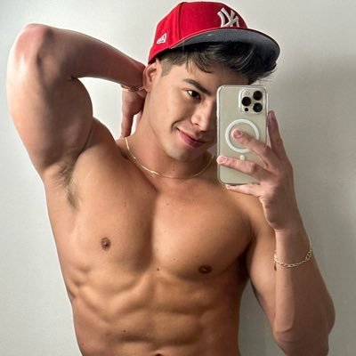 Bonito pero con cerebro. ✨ sentimental pero complejo. INSTAGRAM ❤️ : Emiliocontento_official