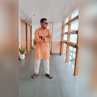 Prateek25049103's profile picture. Talkative, Buoyant, Gourmand and a melomaniac 🇮🇳
Permanently Mirzapuri, Off and On Banarasi.
"सवाल कितने सारे है,एक हम बेचारे है"
Usually RTs are endorsements
