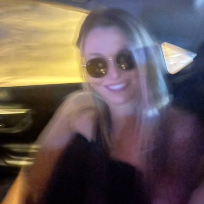 laur_larkin's profile picture. 🦈