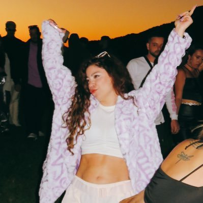 liigeiraa's profile picture. Vou pra umas festa na floresta. Umas festa na favela. Umas festa na barra. E trabalho com TI pq todas essas festas são caras 🤷🏻‍♀️ She/Her