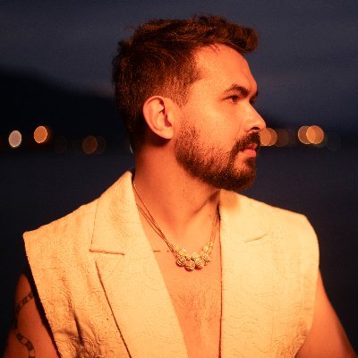 cantautor mineiro 🏵 Indie Pop / Viola Caipira / MPB / Folk 🌈 ex-verificado 🎼 esse perfil só tem memes, música e biscoitos https://t.co/XvSQnG1pnT