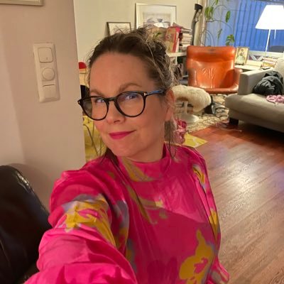 👩🏻💻 copywriter @OP_Ryhma | Innostun hyvyydestä, kirjoista, kahviloista, vintagesta, designista, musiikista, taiteesta, virkkaamisesta ja neulomisesta.