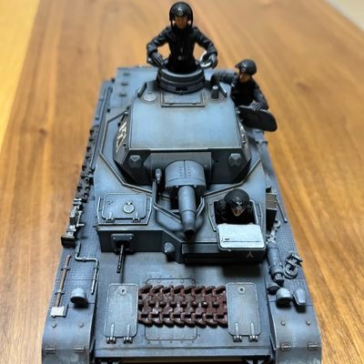 3度の飯よりプラモデル スケモなら結構何でも作ってます。 大学に入って初めてサバゲーをして次の日の筋肉痛にビビりました笑