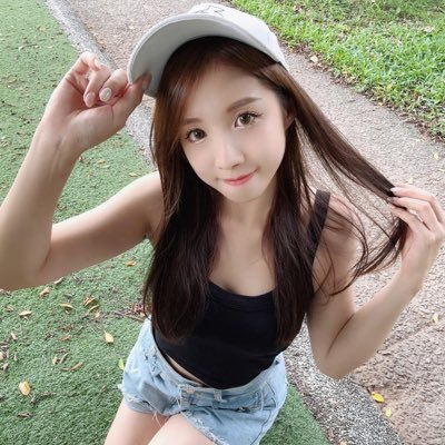 EmilyElla3720's profile picture. 