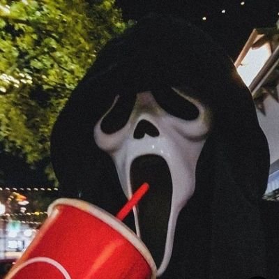 je suis un compte fan de ghostface basé sur de l'humour n'hésitez pas à vous abonnez 🔪
allo ☎️ quel est ton film d'horreur préféré ? 🎥 je follow back