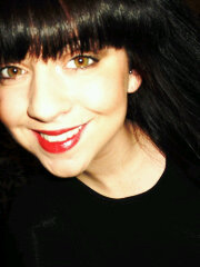 Davina [L]. . . Im 17, live in Derry and at the tech doin hair+beauty. Love my mates, weekends and my boyfriend xxxxx
