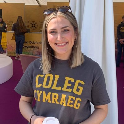 ManonOwen4's profile picture. 🍭➡️🤰➡️👶 Just a @TheBHF PhD student stood in front of my thesis, asking it to write itself (she/her)