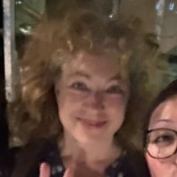 bee🐝 MET ALEX KINGSTON(@beeb0z) 's Twitter Profile Photo