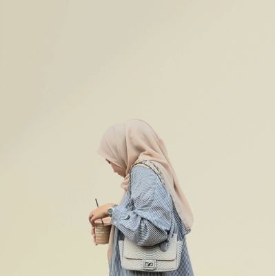 Nini π Profile