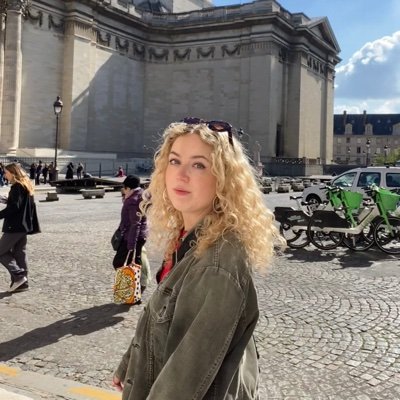 hollykbullock_'s profile picture. ✎ features editor @stylistmagazine ✮ @bsmeinfo award winner ➮ holly.bullock@stylist.co.uk